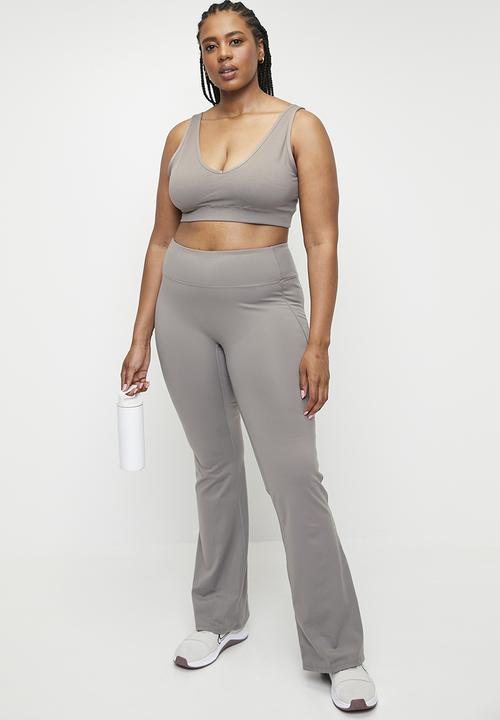 Cotton On - Plus Seamless Plunge Strappy Back Crop - Desert Grey