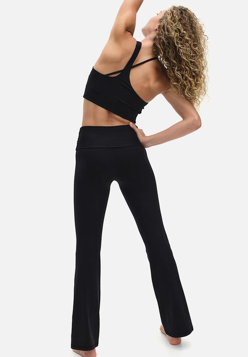 H&M - Flared yoga leggings in softmove™ - black