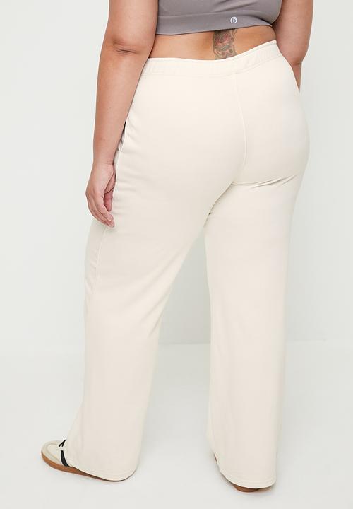 Cotton On - Plus Lifestyle Fleece Straight Leg Sweatpant - Coconut Milk