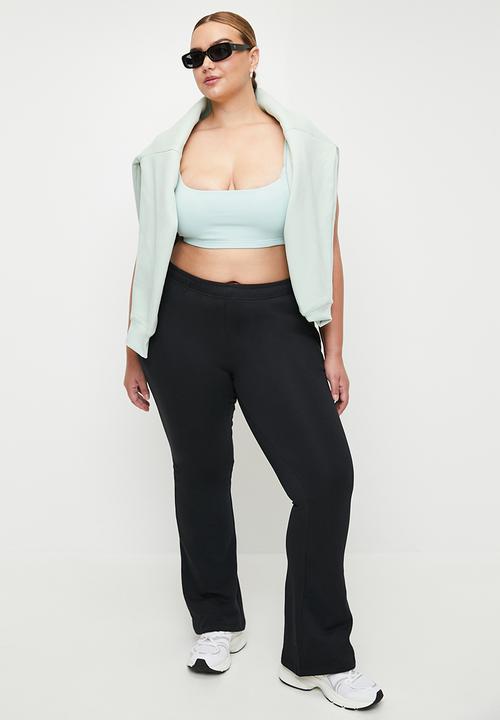 Cotton On - Plus Lifestyle Fleece Flare Sweatpant - Black