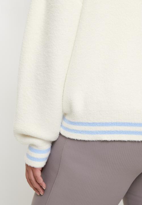 Cotton On - Plus Active Knitted Graphic Bomber - Coconut Milk/Heritage Club