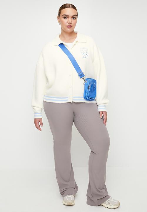 Cotton On - Plus Active Knitted Graphic Bomber - Coconut Milk/Heritage Club