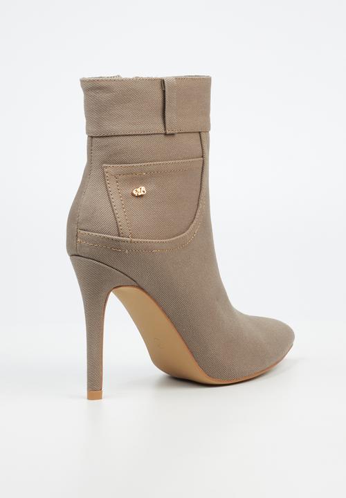 Miss Black - Boss 16 boot - grey
