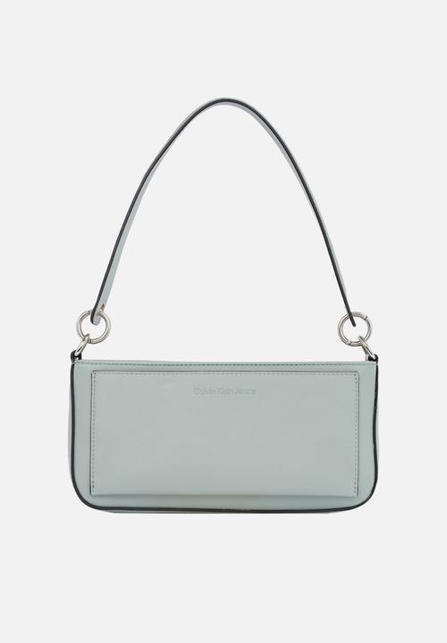 Calvin Klein - Sculpted shoulder pouch25 deboss - slate gray