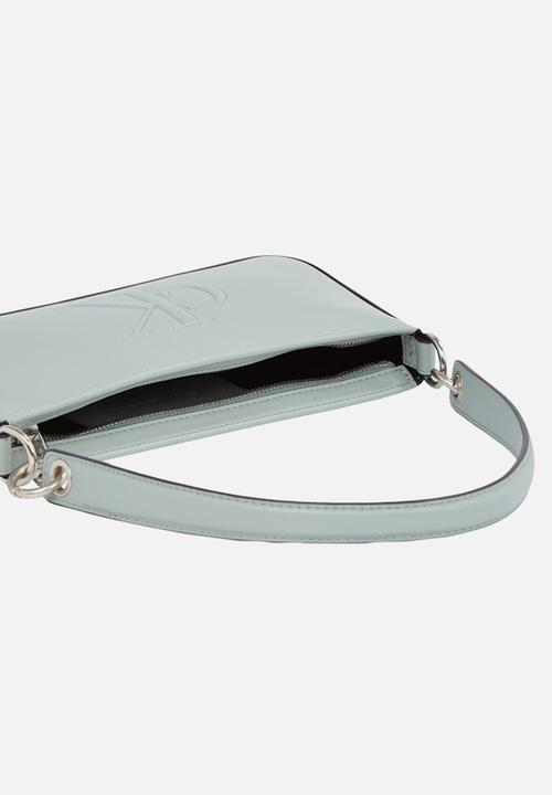 Calvin Klein - Sculpted shoulder pouch25 deboss - slate gray