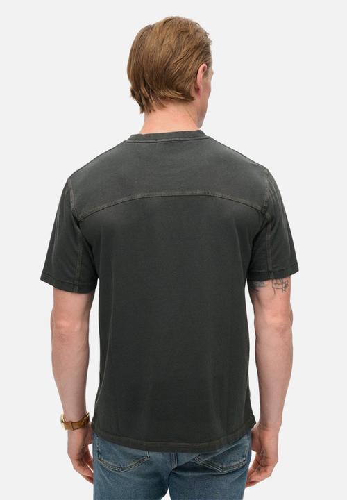 Superdry. - Contrast stitch pocket t-shirt - washed black