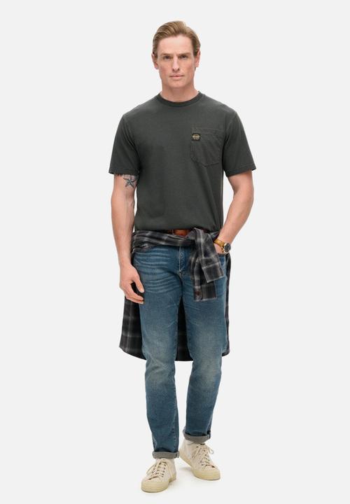 Superdry. - Contrast stitch pocket t-shirt - washed black