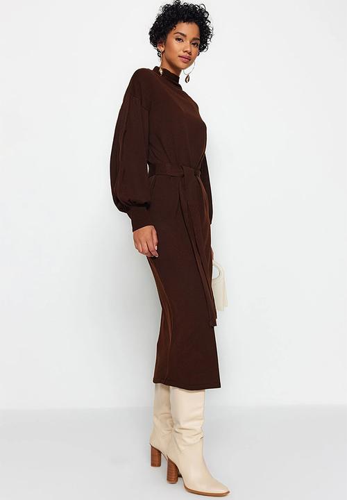 Trendyol - Belted Half Turtleneck Balloon Sleeve Knitwear Dress - Brown