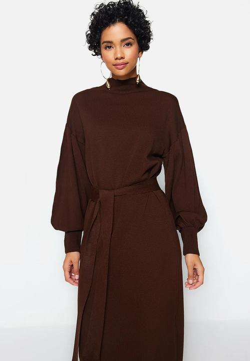 Trendyol - Belted Half Turtleneck Balloon Sleeve Knitwear Dress - Brown