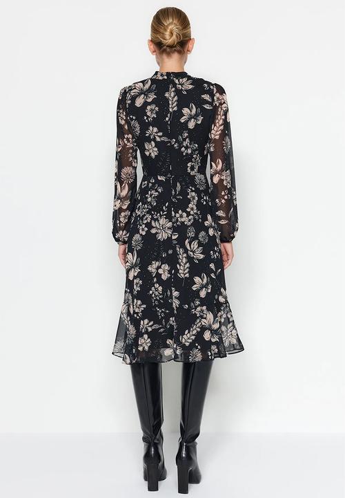 Trendyol - Floral Chiffon Lined Winter Dress - Black 