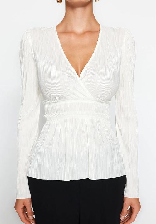 Trendyol - Pleat detailed double breasted frilly v neck knitted blouse - ecru