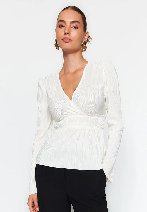 Trendyol - Pleat detailed double breasted frilly v neck knitted blouse - ecru