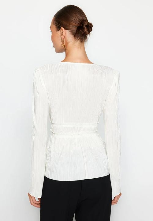 Trendyol - Pleat detailed double breasted frilly v neck knitted blouse - ecru