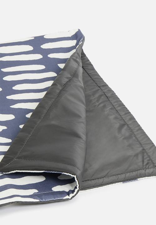 Sixth Floor - Amari picnic blanket - Navy