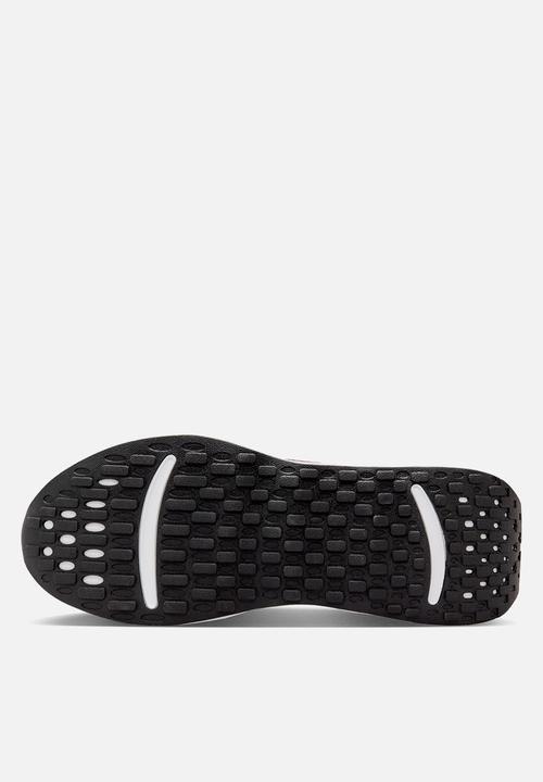 Nike - Nike Legend Essential 4