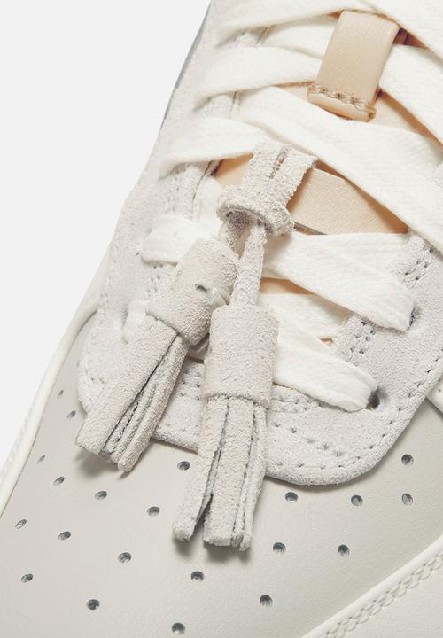 Nike - WMNS AIR FORCE 1 '07