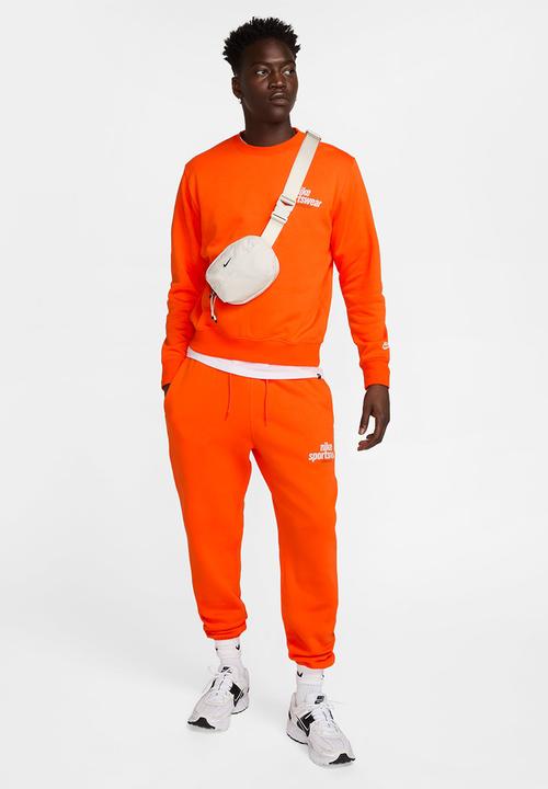 Nike - NSW  Club  Fleece BB Graphics Sweatpant - Safety Orange