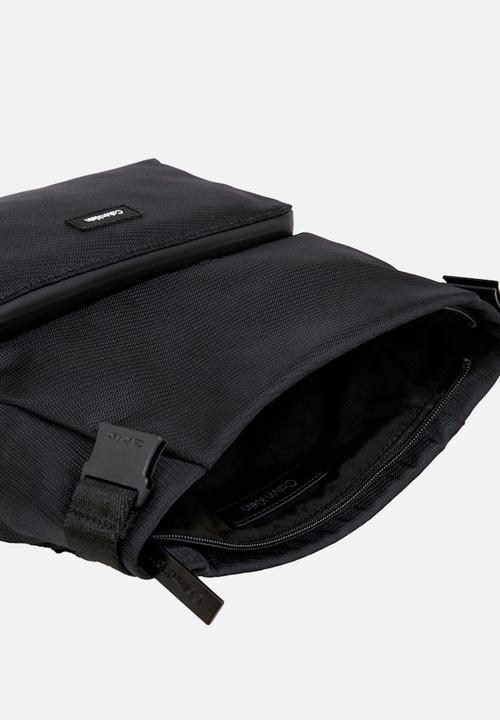 Calvin Klein - Ck Essential Tech Xbody - Ck Black