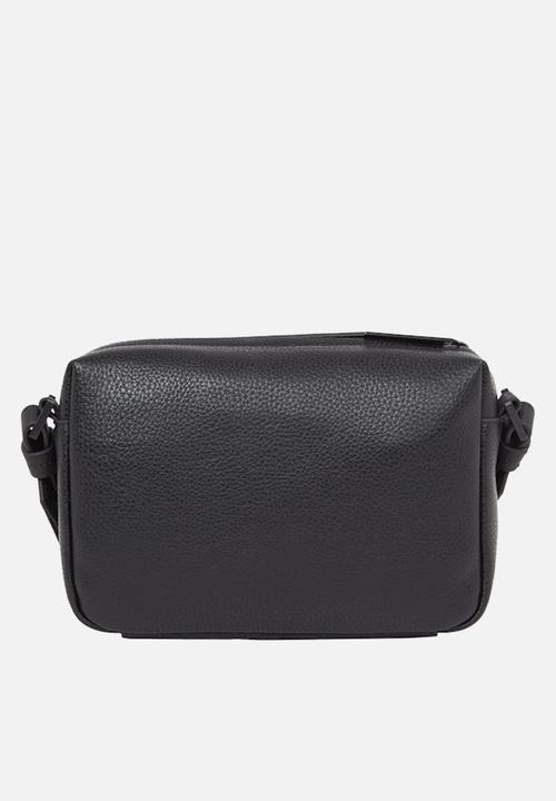 Calvin Klein - Ck Must Camera Bag - Ck Black Pebble