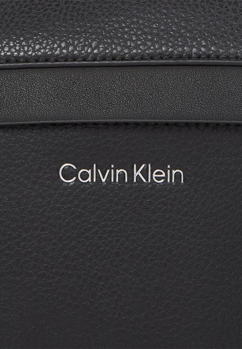 Calvin Klein - Ck Must Camera Bag - Ck Black Pebble