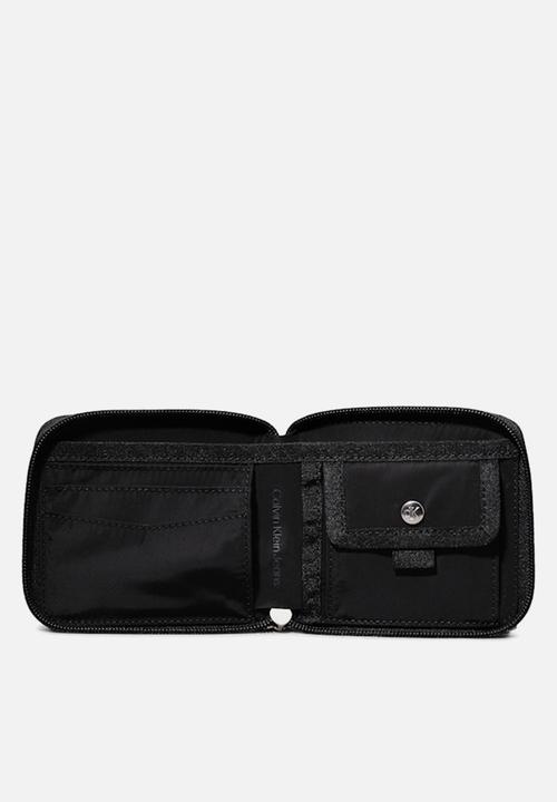 Calvin Klein - Over Webbing Sq Zip Around - Black