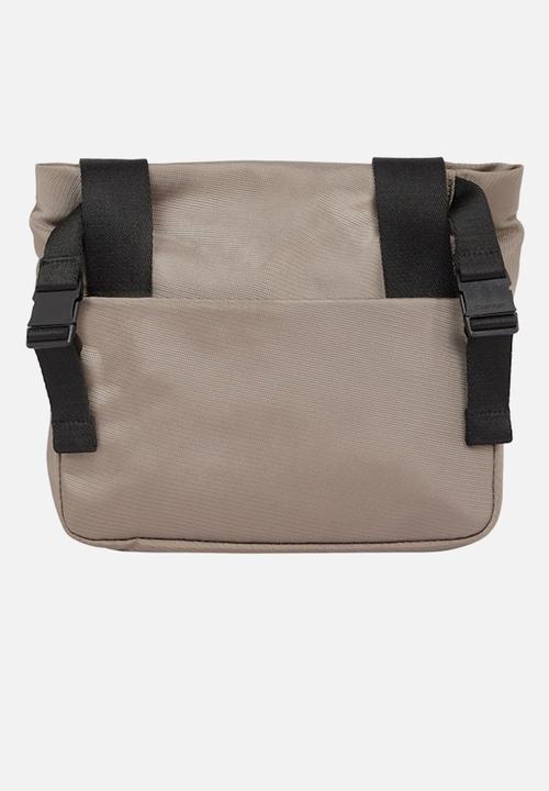 Calvin Klein - Ck Essential Tech Xbody - Brindle