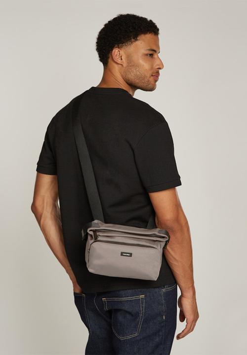 Calvin Klein - Ck Essential Tech Xbody - Brindle