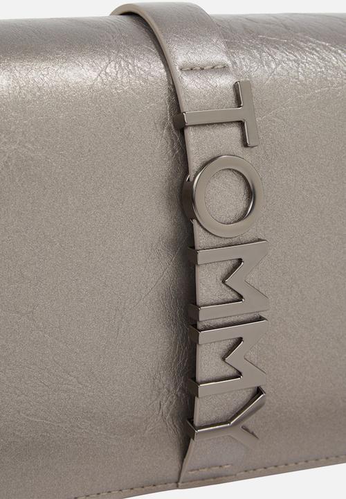 Tommy Hilfiger - City bold flap crossbody - silver
