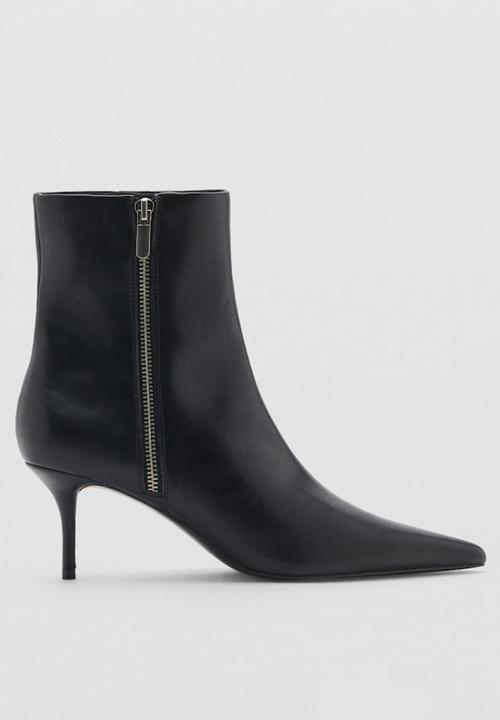 Zip ankle boot - black