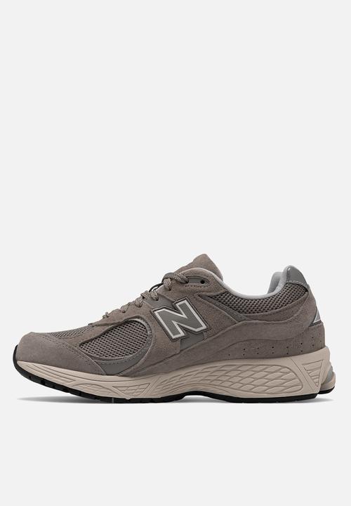 New Balance  - 2002R v1