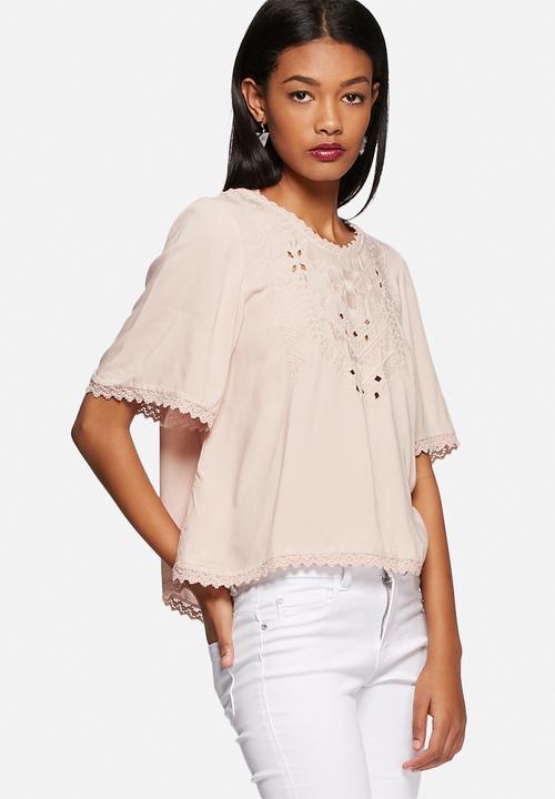 Vero Moda - Tia embroidery top