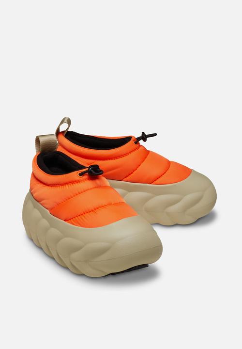 Crocs - Overpuff shorty - shocking orange/multi