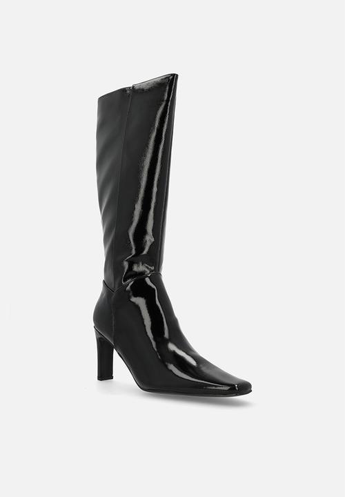 Public Desire - Pose  boot - black crinkle patent