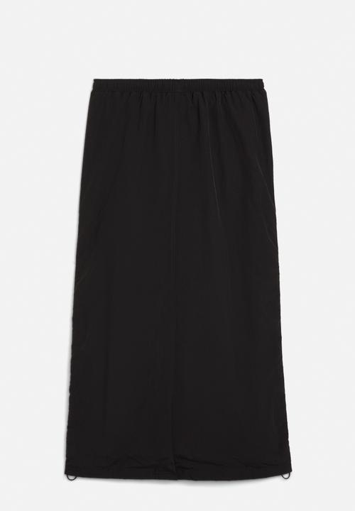 PUMA - Wardrobe Ess Woven Maxi Skirt - Puma Black