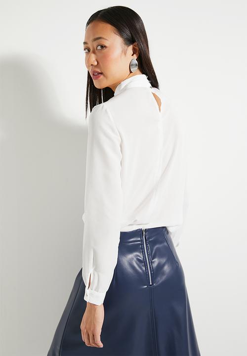 Trendyol - Ecru high collar woven blouse