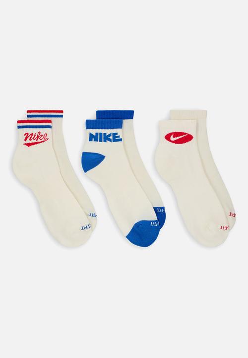 Nike - Nike Everyday Plus Ankle Socks (3 Pairs) - Multi-Color