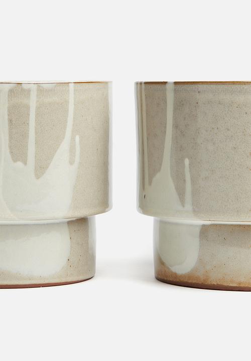H&M - Terracotta plant pot - white
