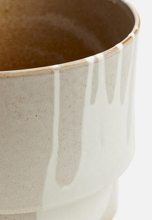 H&M - Extra-large terracotta plant pot - white
