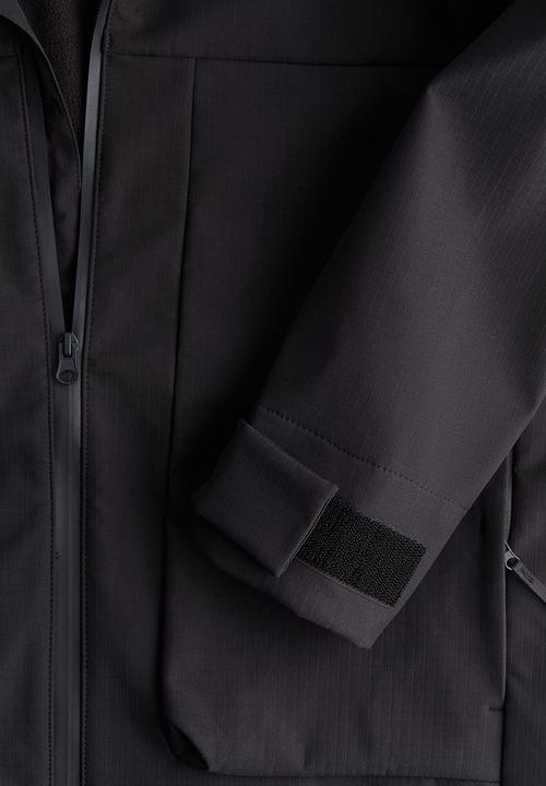 H&M - Regular fit water-repellent softshell jacket - black