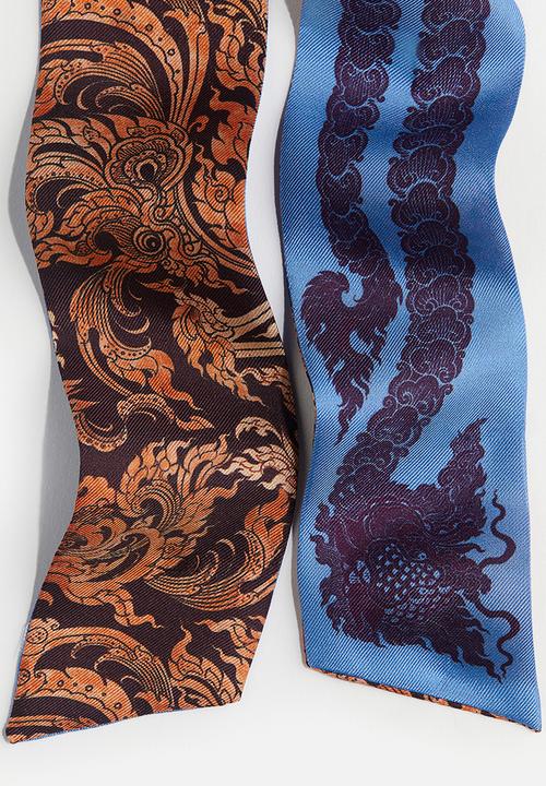 H&M - THE WHITE LOTUS H&M - Narrow silk scarf - dark purple patterned