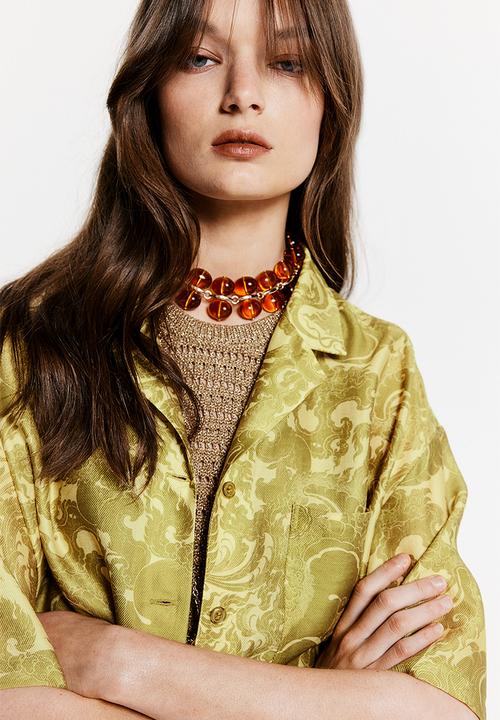 H&M - THE WHITE LOTUS H&M - Patterned resort shirt - yellow-green patterned 