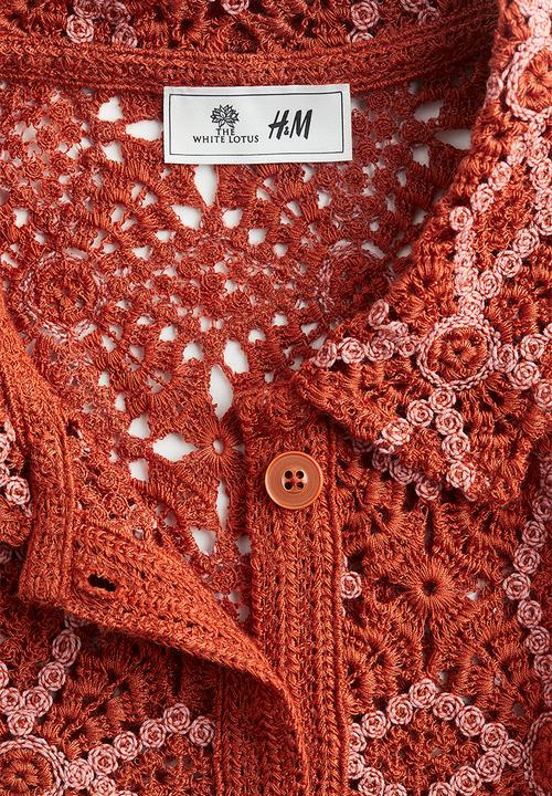H&M - THE WHITE LOTUS H&M - Crocheted shirt - orange patterned