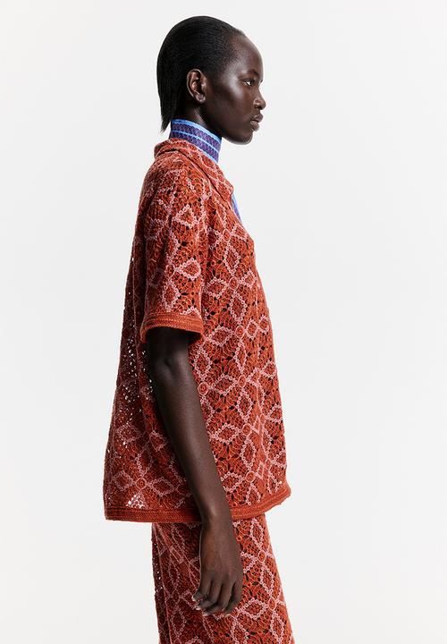 H&M - THE WHITE LOTUS H&M - Crocheted shirt - orange patterned