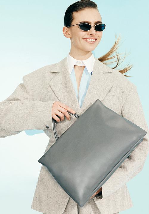 H&M - H&M Studio: Large padded bag - dark grey