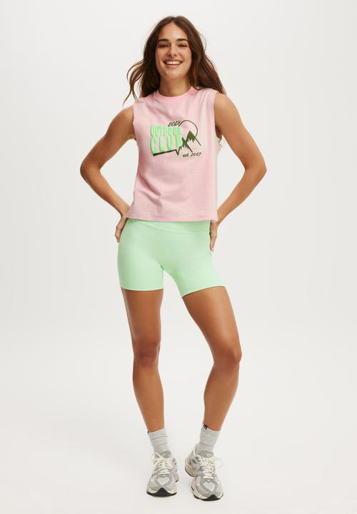 Cotton On - Active Graphic Crew Tank - Cherry Dream/Outdoor Club