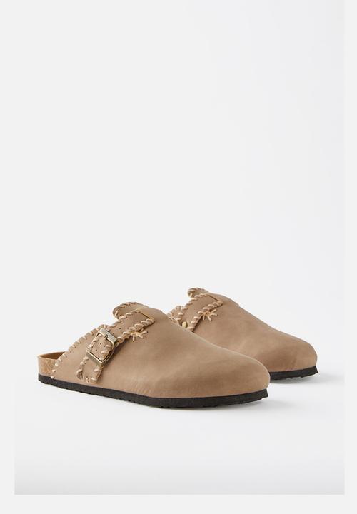 Cotton On - Rex buckle mule - roebuck whipstitch
