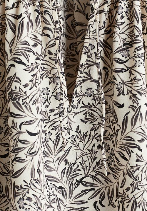 H&M - Oversized crêpe blouse - cream/grey patterned