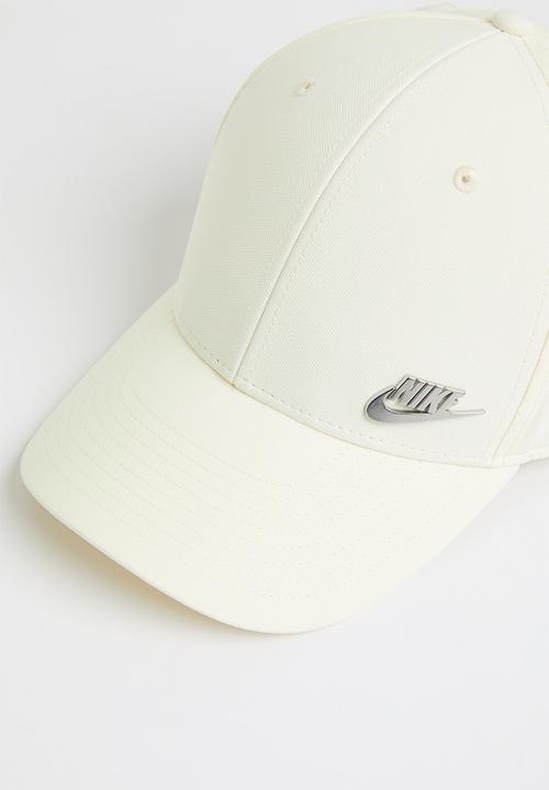 Nike - U Nk Df Club Cap S Cb Mtfut L Structured Metal Logo Cap - Coconut Milk