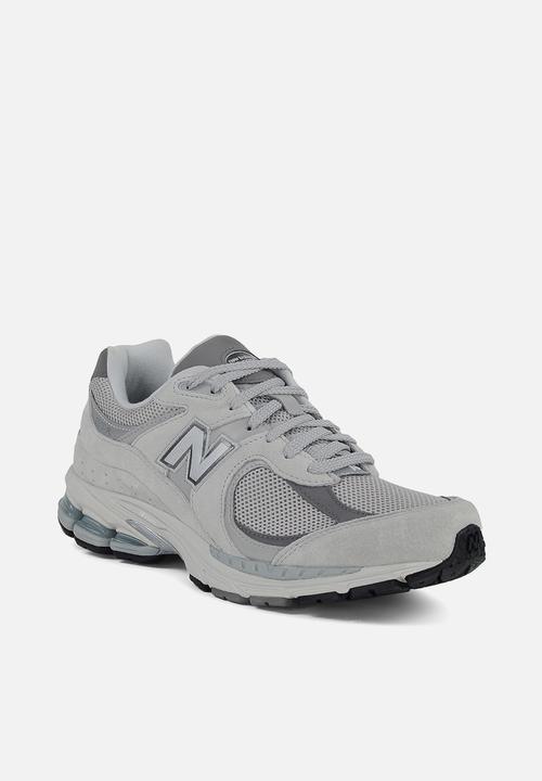 New Balance  - 2002R v1