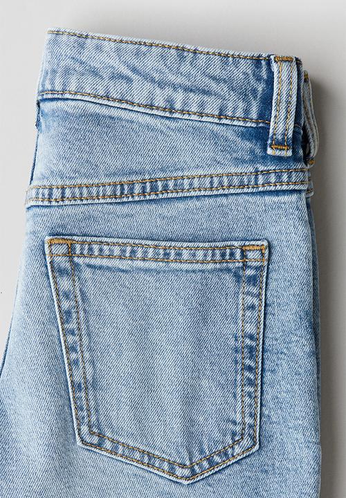 H&M - Relaxed tapered fit jeans - light denim blue 